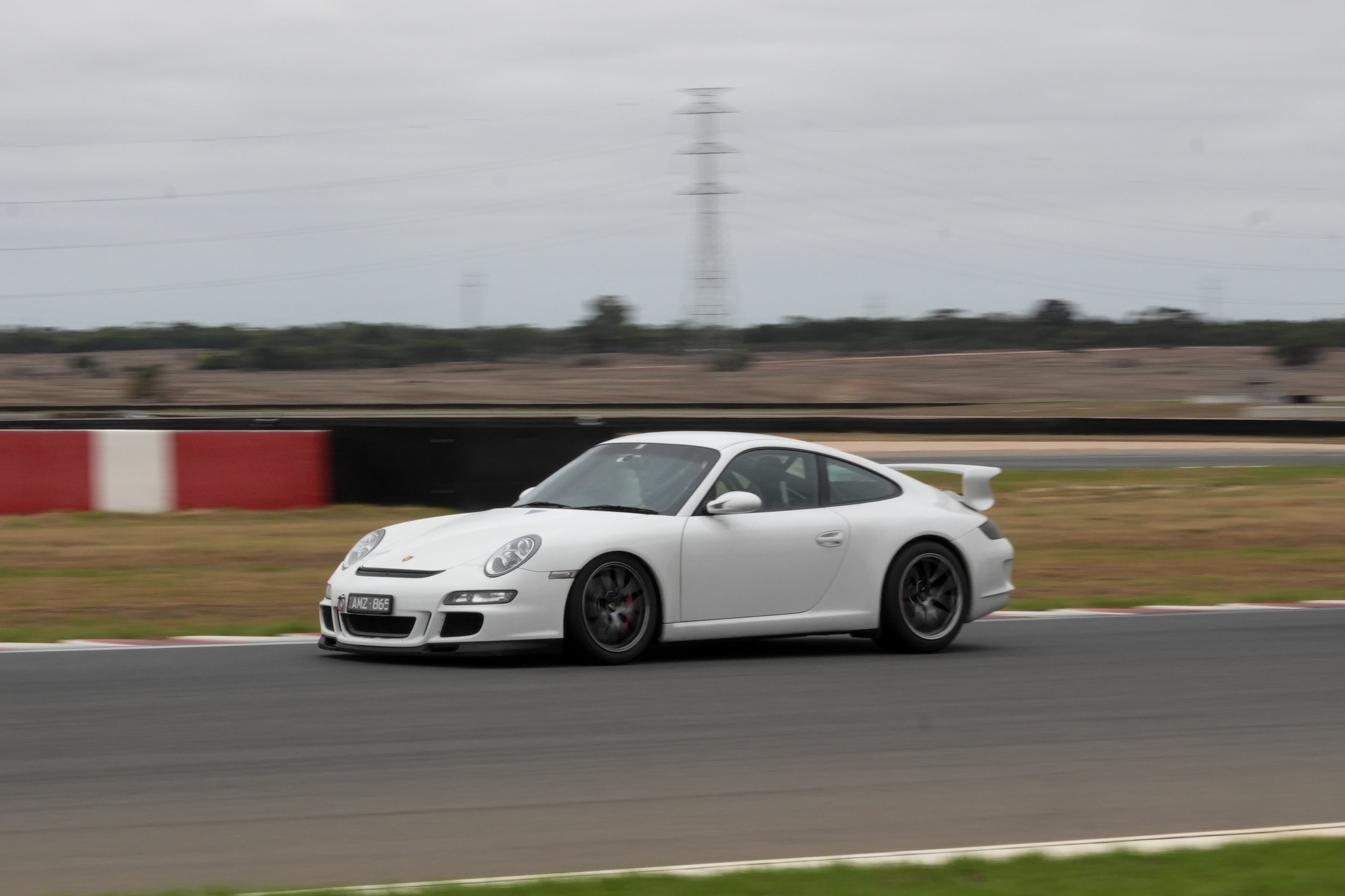 White Porsche 997 911 GT3