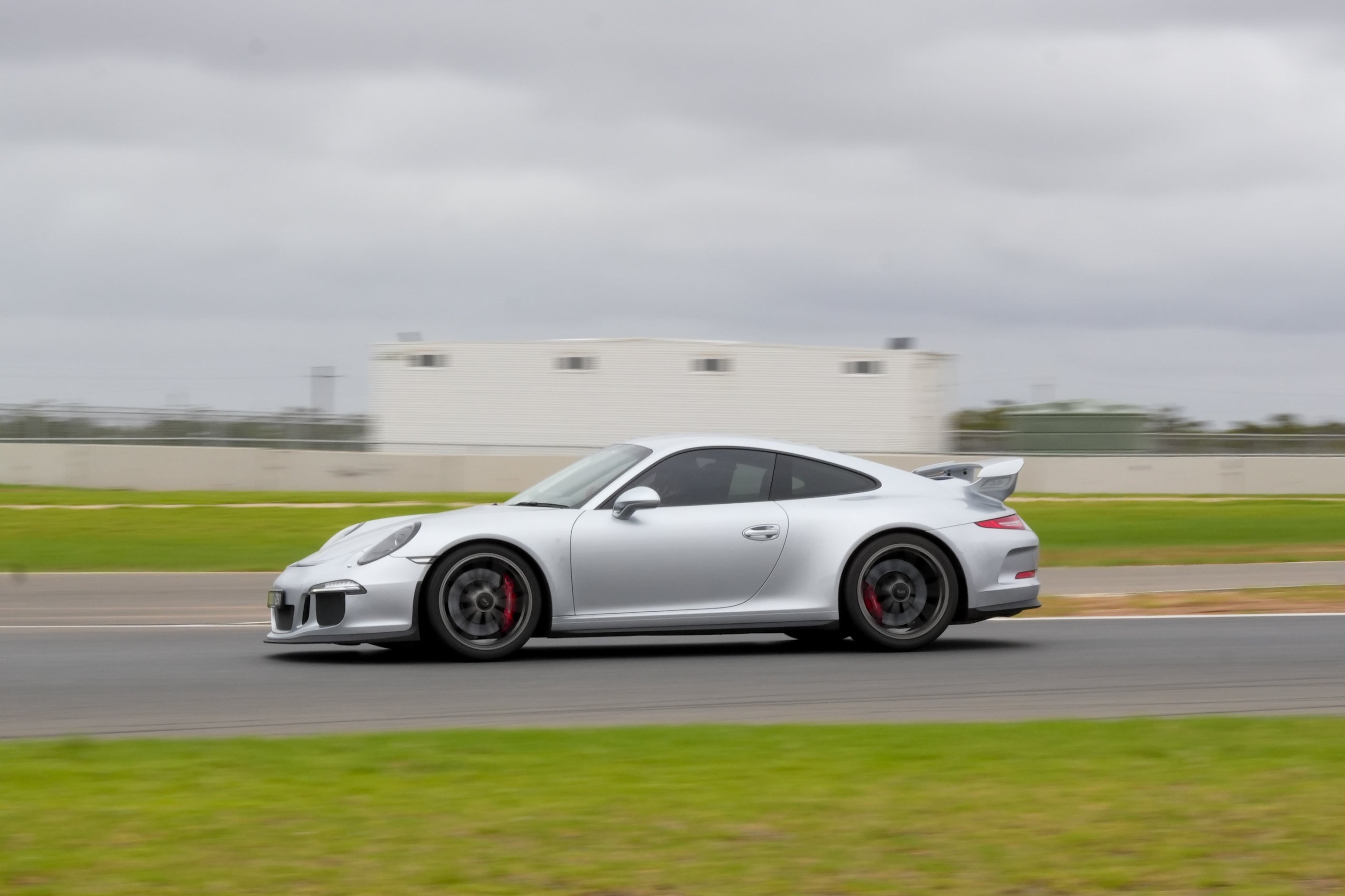 Silver Porsche 997 911 GT3